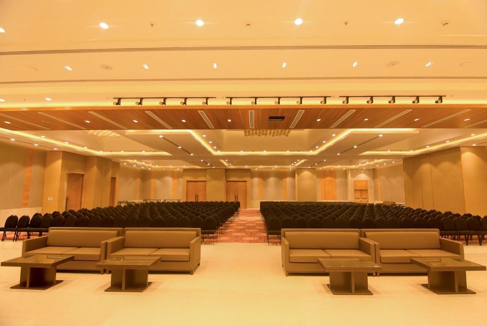 Red Fox By Lemon Tree Hotels, Sector 60, Gurugram Gurgaon Exterior photo