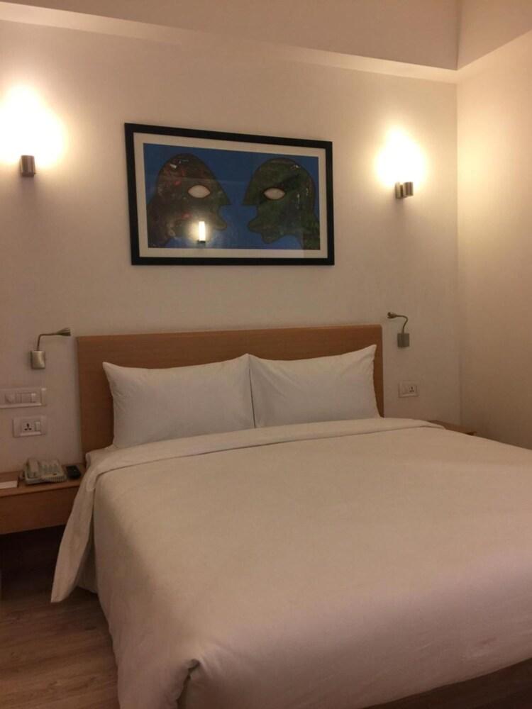 Red Fox By Lemon Tree Hotels, Sector 60, Gurugram Gurgaon Exterior photo