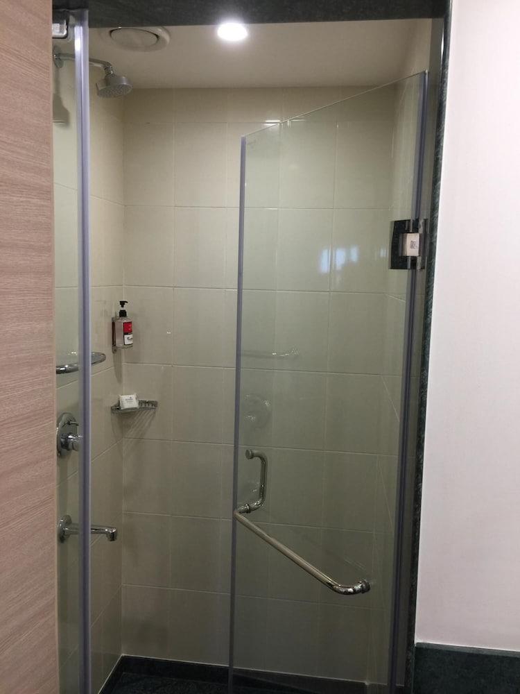 Red Fox By Lemon Tree Hotels, Sector 60, Gurugram Gurgaon Exterior photo