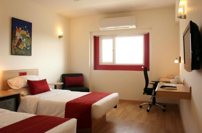Red Fox By Lemon Tree Hotels, Sector 60, Gurugram Gurgaon Exterior photo